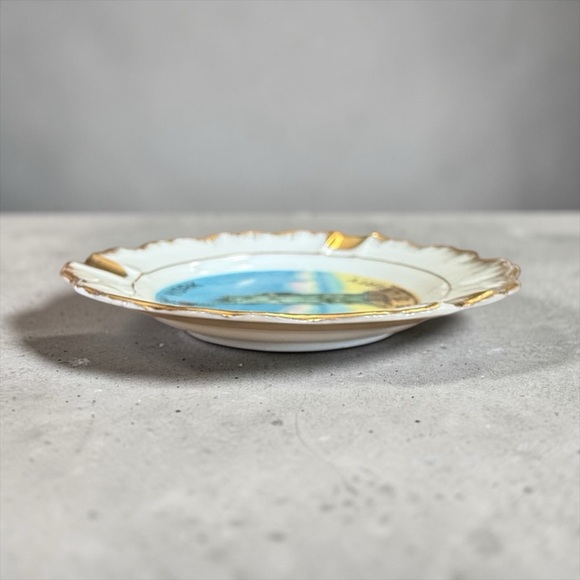 Statue of Liberty Decorative Porcelain Ashtray - White, Gold and Blue - Picture 3 of 6